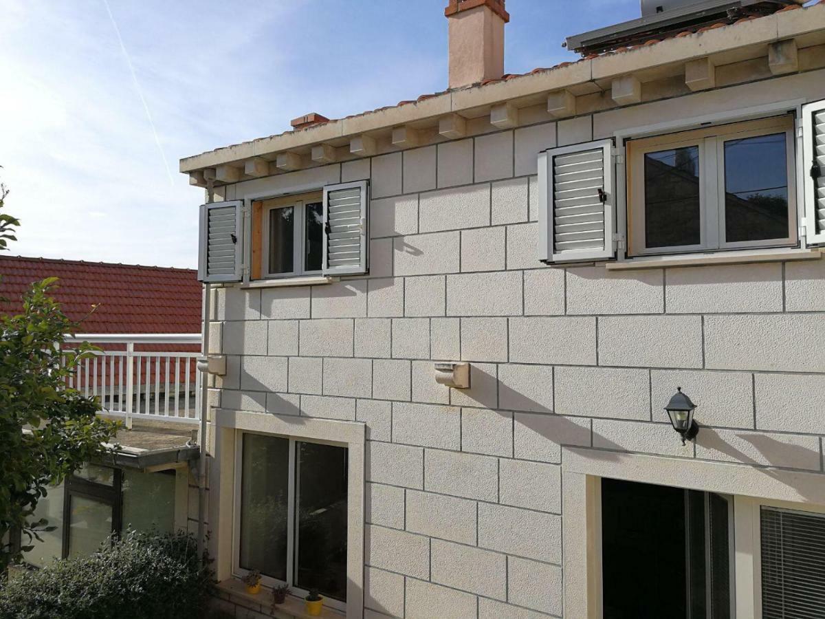 Apartments Barbaresko Lumbarda Exterior photo